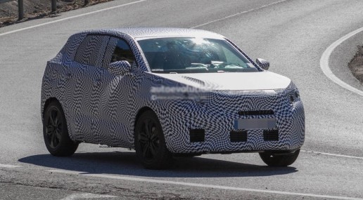 Peugeot 3008 replacement in the first spy shot