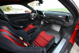 2014-Ferrari-458-Speciale-interior-passenger-side(1)