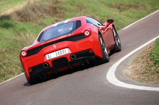 2014-Ferrari-458-Speciale-rear-end-in-motion-04