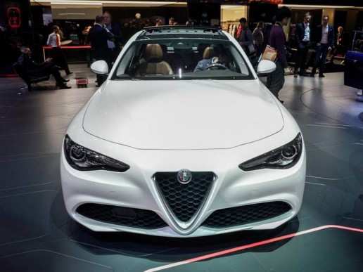 2016-AlfaRomeo-Giulia-17