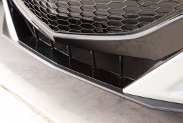 2017-Acura-NSX-front-grille-02