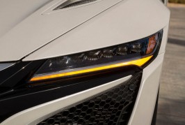 2017-Acura-NSX-low-beams