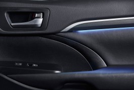2017-Toyota-Highlander-door-panel