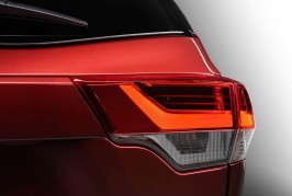 2017-Toyota-Highlander-taillight