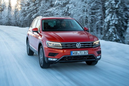 2017-Volkswagen-Tiguan-20-TSI-Euro-Spec-front-end-in-motion-03-