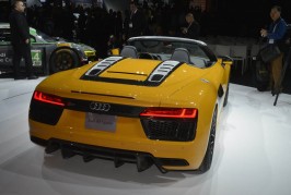 2017-audi-r8-spyder-02