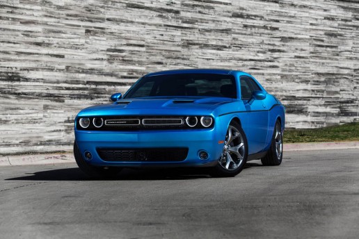 2015-Dodge-Challenger-SXT-front-three-quarters2