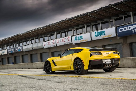 2016-Chevrolet-Corvette-Z06-Z07-rear-three-quarters