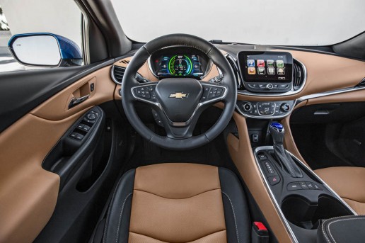 2016-Chevrolet-Volt-cockpit