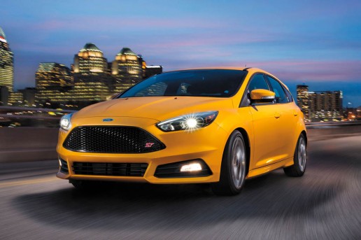 2016-Ford-Focus-ST-front-three-quarter-in-motion