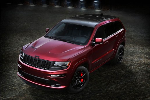 2016-Jeep-Grand-Cherokee-SRT-Night-from-above