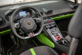 2016-Lamborghini-Huracan-Spyder-cockpit-1