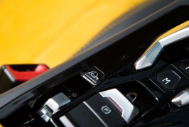 2016-Lamborghini-Huracan-Spyder-convertible-top-switch-1