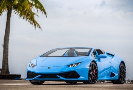 2016-Lamborghini-Huracan-Spyder-front-three-quarter-static-02