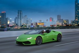 2016-Lamborghini-Huracan-Spyder-front-three-quarters-in-motion-03