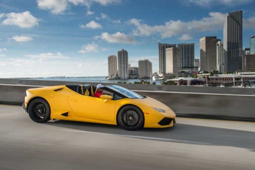 2016-Lamborghini-Huracan-Spyder-front-three-quarters-in-motion-05