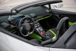 2016-Lamborghini-Huracan-Spyder-interior-1