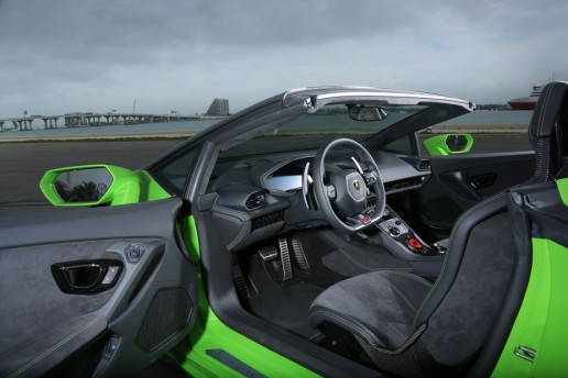 2016-Lamborghini-Huracan-Spyder-interior-view