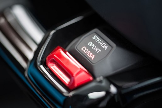 2016-Lamborghini-Huracan-Spyder-push-start-switch