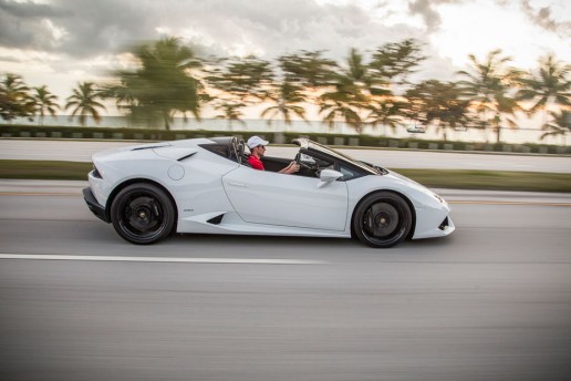 2016-Lamborghini-Huracan-Spyder-side-in-motion-1