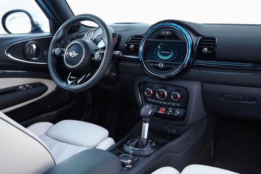 2016-Mini-Clubman-ALL4-interior