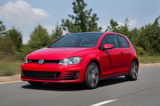 2016-Volkswagen-Golf-GTI-front-three-quarter-in-motion