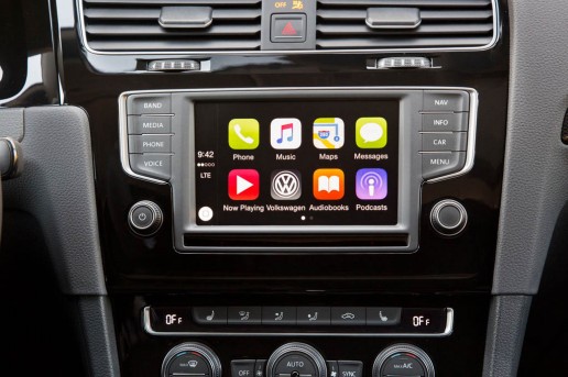 2016-Volkswagen-Golf-SEL-apps