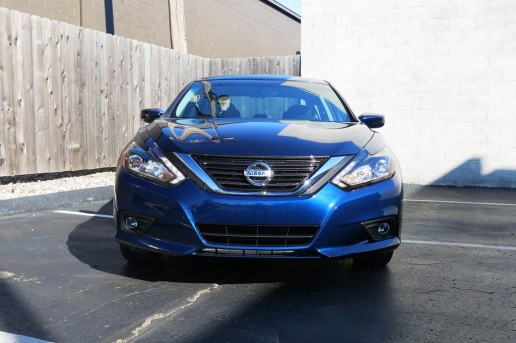 2016-nissan-altima-sr-front-outside