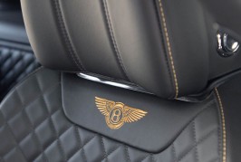 2017 Bentley Bentayga cockpit