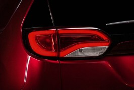2017-Chrysler-Pacifica-Limited-taillight