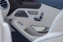 2017-Mercedes-Benz-S550-Cabriolet-interior-door-panel
