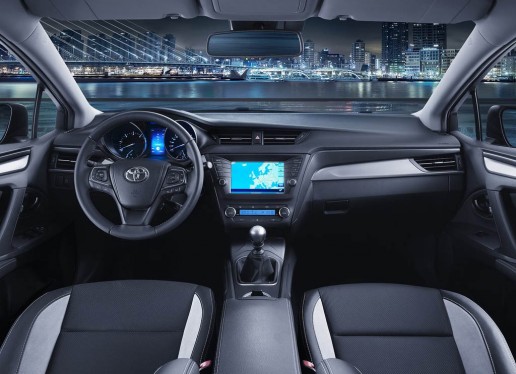 Toyota Avensis 2016 Interior
