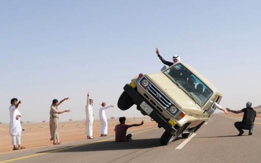 sidewall-skiing-car-saudi-arabia4