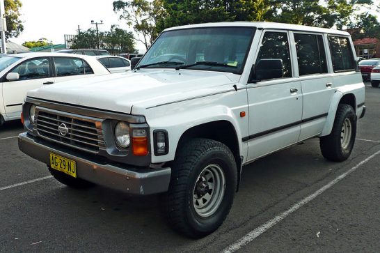 1995-1997_Nissan_Patrol_(GQ_II)_RX_wagon_01