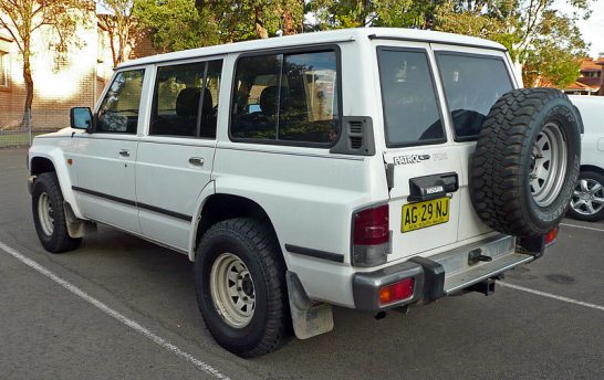 1995-1997_Nissan_Patrol_(GQ_II)_RX_wagon_02