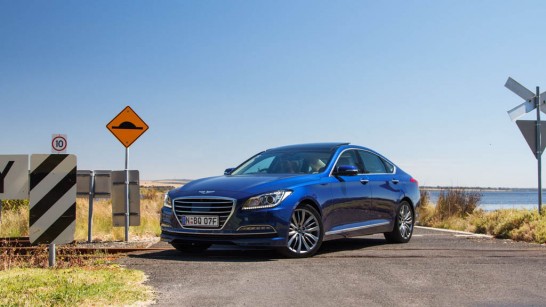 2014-HYUNDAIandBMW-528i-vs-genesis-comparison-36