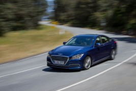 2014-HYUNDAIandBMW-528i-vs-genesis-comparison-60