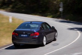 2014-HYUNDAIandBMW-528i-vs-genesis-comparison-63