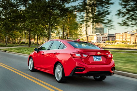 2016-Chevrolet-Cruze-rear-three-quarter-in-motion