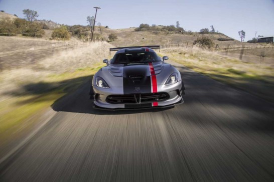 2016-Dodge-Viper-ACR-front-