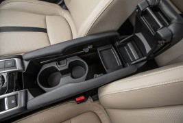 2016-Honda-Civic-Touring-center-console