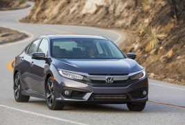 2016-Honda-Civic-Touring-front-end-in-motion-021