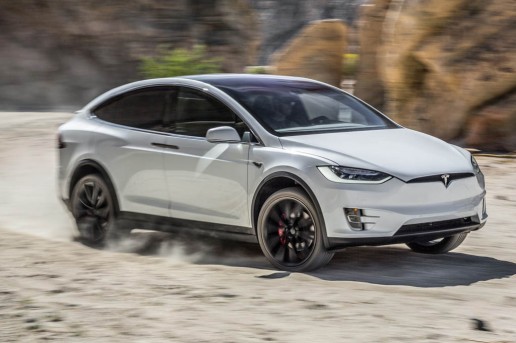 2016-Tesla-Model-X-P90D-front-three-quarter-in-motion-turn