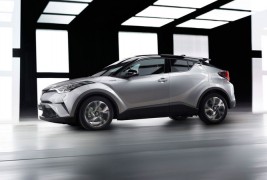 2016-Toyota-C-HR-side-profile-in-motion