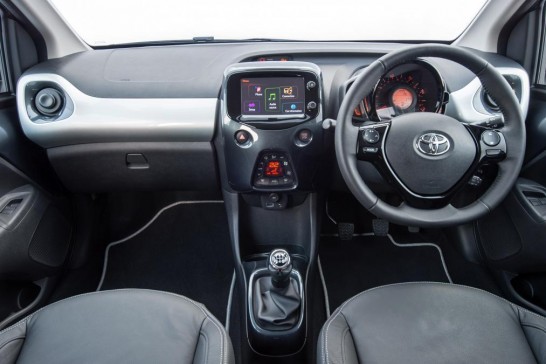 2016-aygo-x-clusiv-interior-3