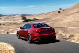 2017-Alfa-Romeo-Giulia-Quadrifoglio-rear-three-quarter-in-motion