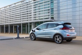 2017-Chevrolet-Bolt-EV-15