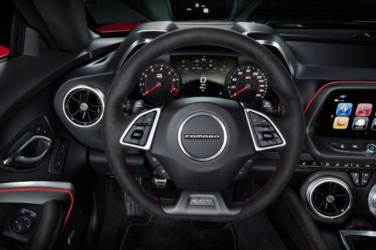 2017-Chevrolet-Camaro-ZL1-cockpit