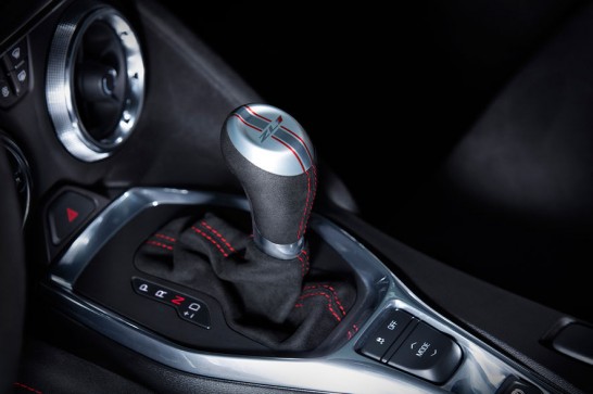 2017-Chevrolet-Camaro-ZL1-gear-shifter