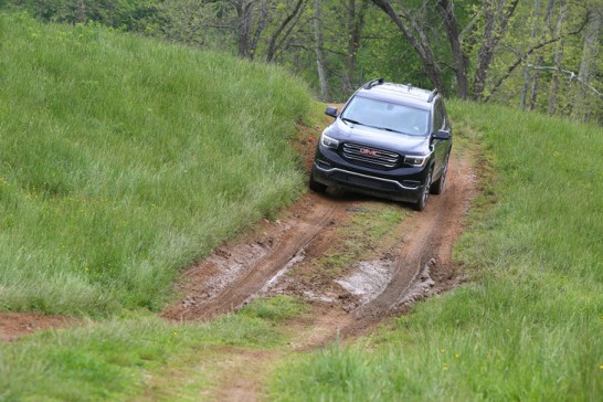 2017-GMC-Acadia-front-end-off-road-02